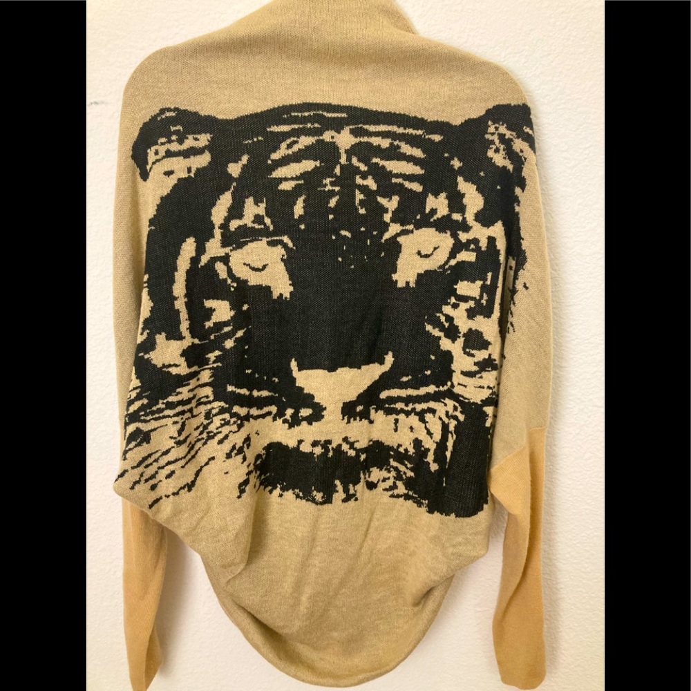 Tiger face sweater shawl